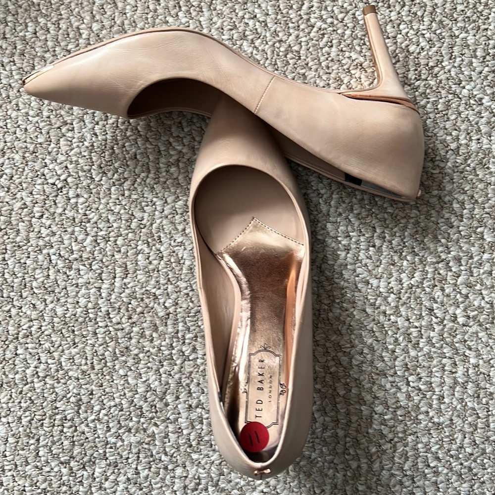 Ted Baker Wishiri pink and rose gold pumps!